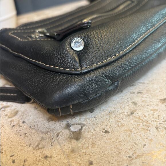 Tignanello Black Leather Crossbody Organizer Bag Purse Organizer Travel EUC - Picture 6 of 9